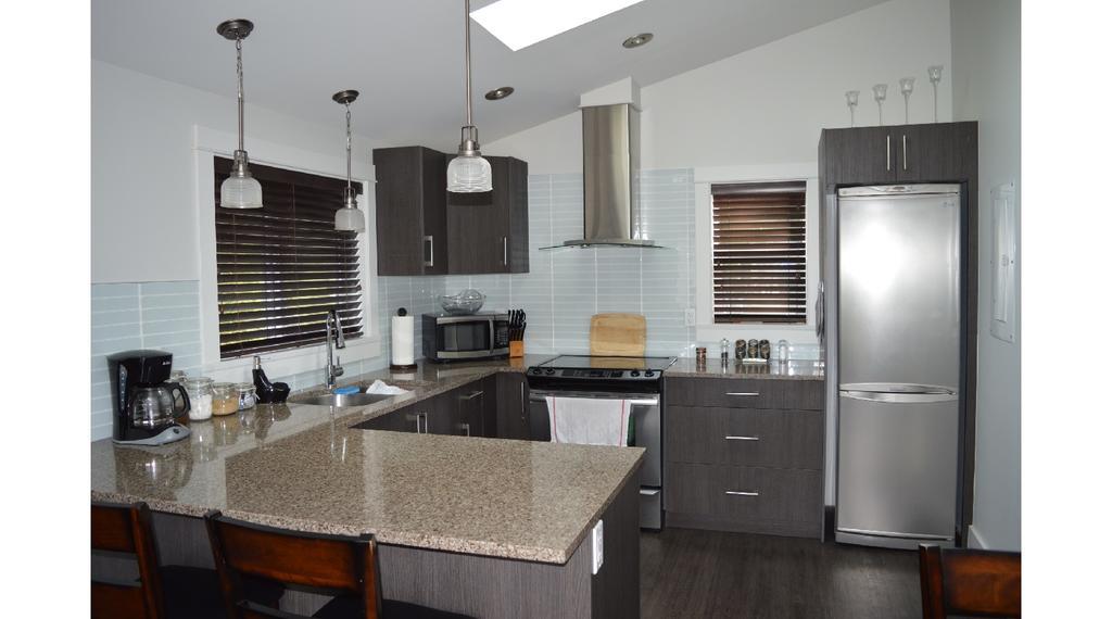 Pair-A-Dice Cottage Port Renfrew Habitación foto